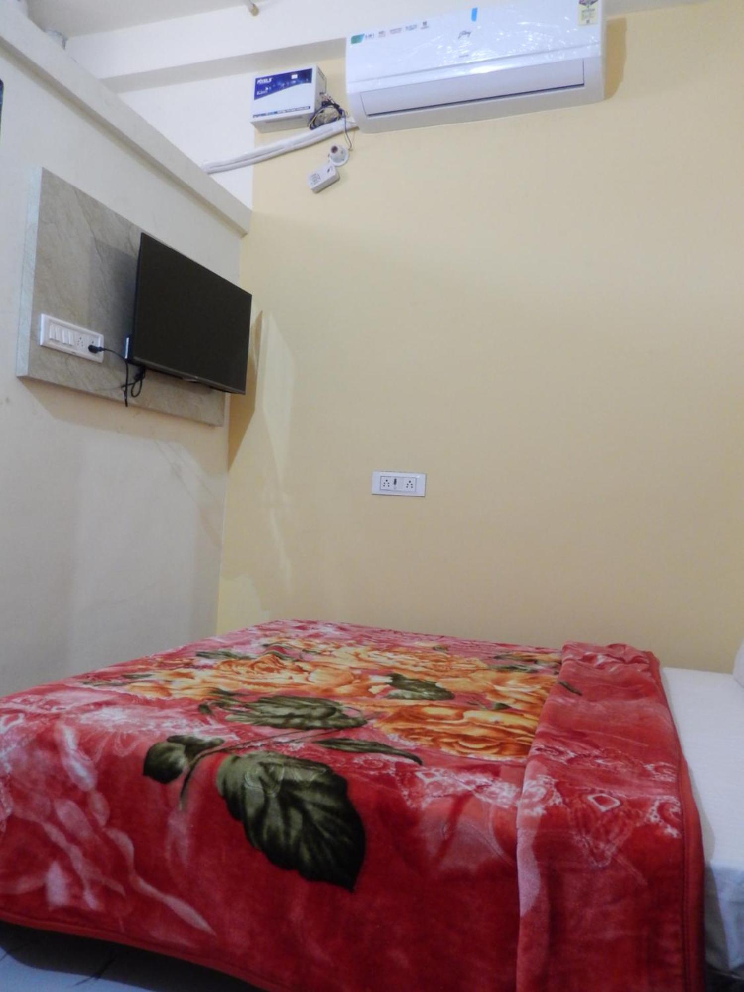 Ranthambhore Tiger Hut 萨瓦伊马多普尔 外观 照片