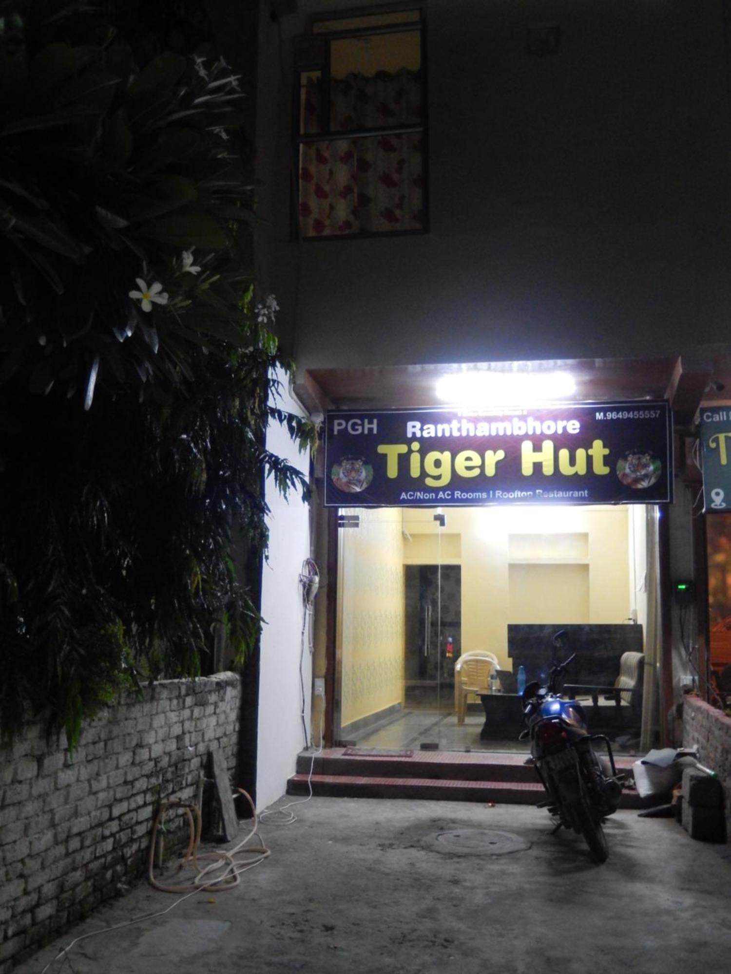 Ranthambhore Tiger Hut 萨瓦伊马多普尔 外观 照片