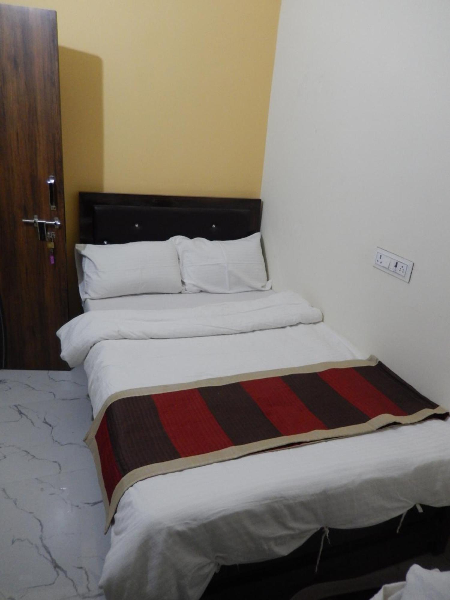 Ranthambhore Tiger Hut 萨瓦伊马多普尔 外观 照片