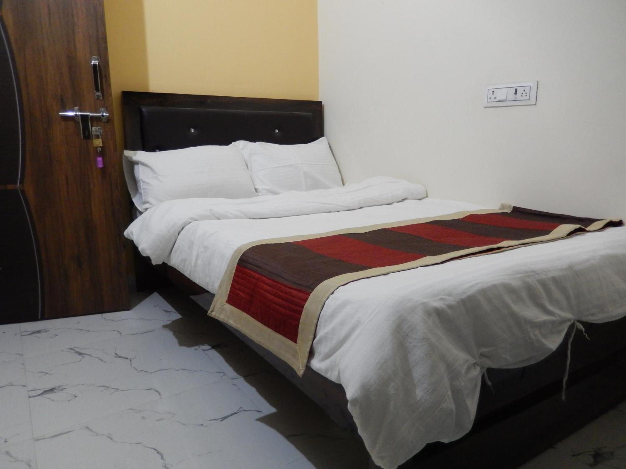Ranthambhore Tiger Hut 萨瓦伊马多普尔 外观 照片