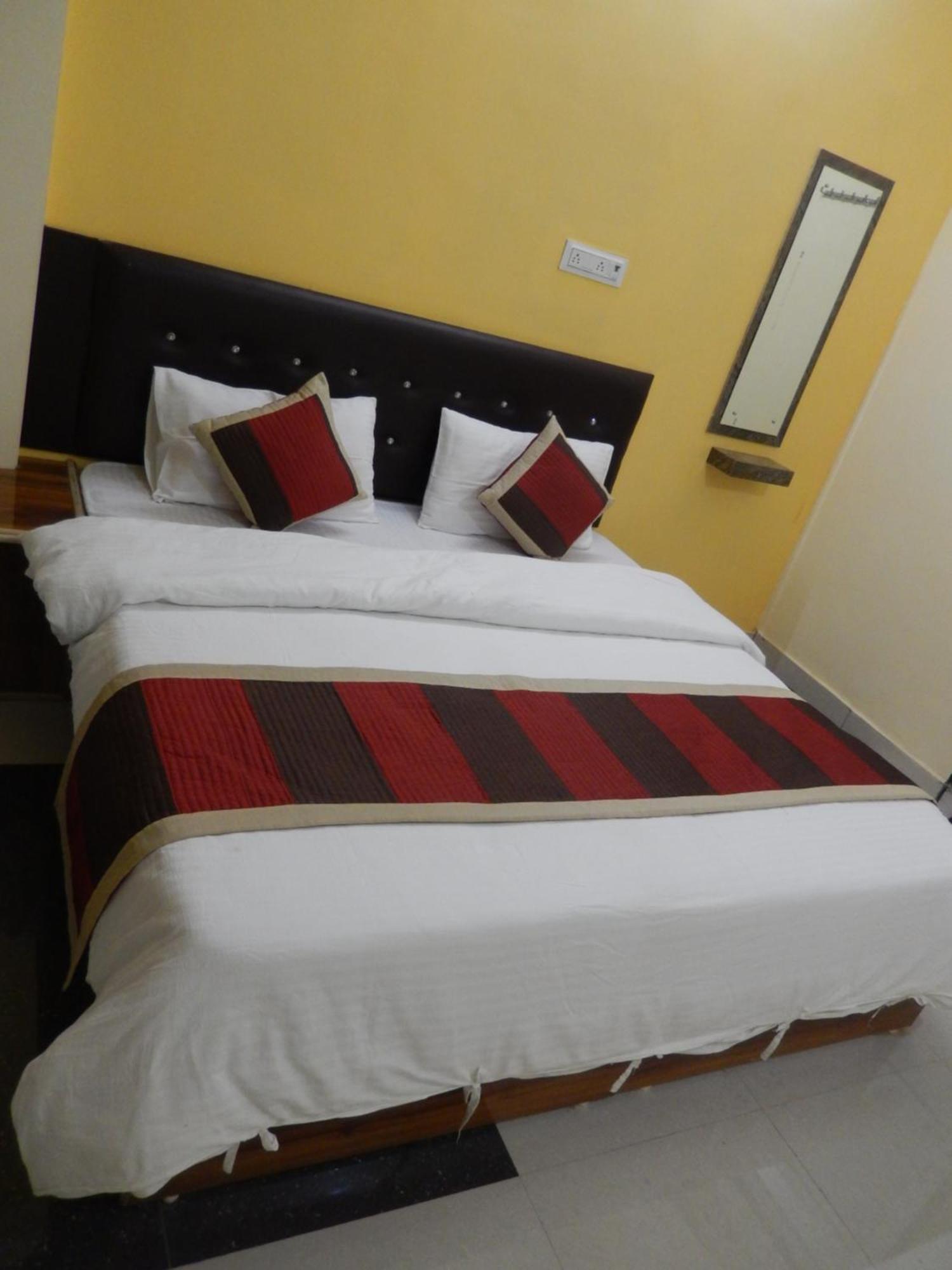 Ranthambhore Tiger Hut 萨瓦伊马多普尔 外观 照片